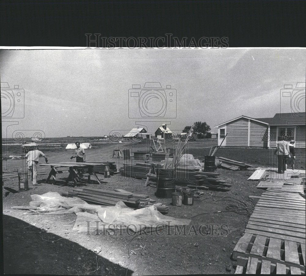 1975 Press Photo Stelle Community Workers Build House - RRV44823 - Historic Images