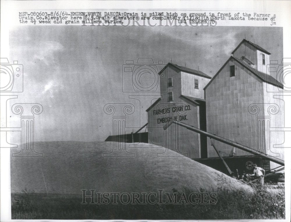 1964 Farmers Grain Company Grain Elevator - Historic Images