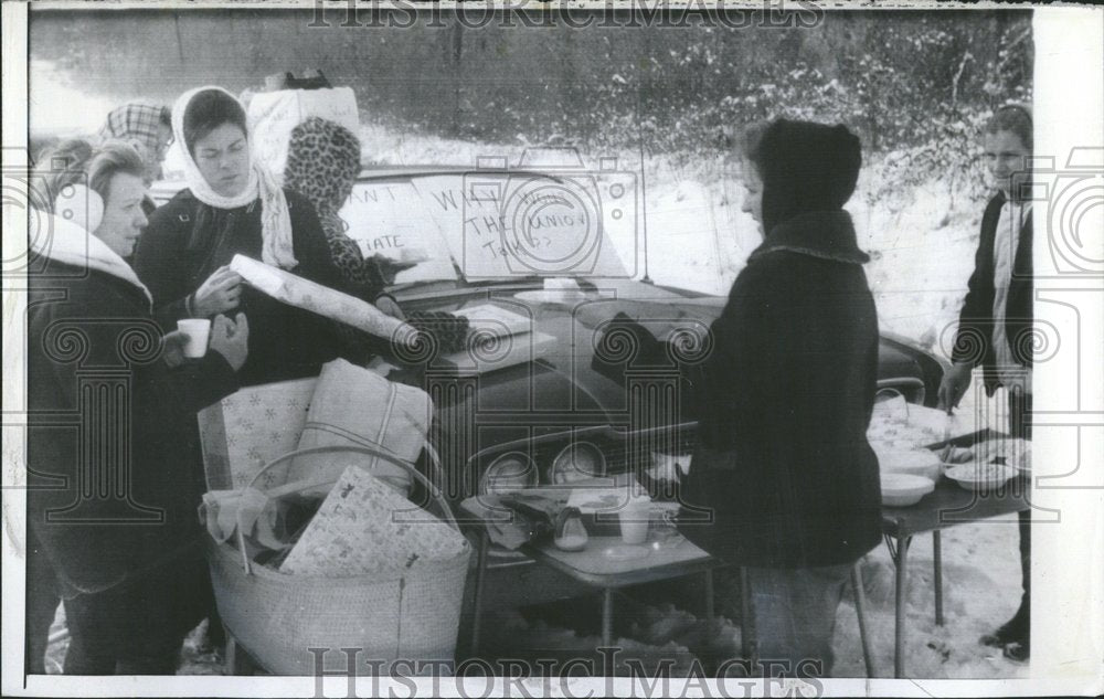 1963 Picket Line Baby Shower Anita Troutman - Historic Images