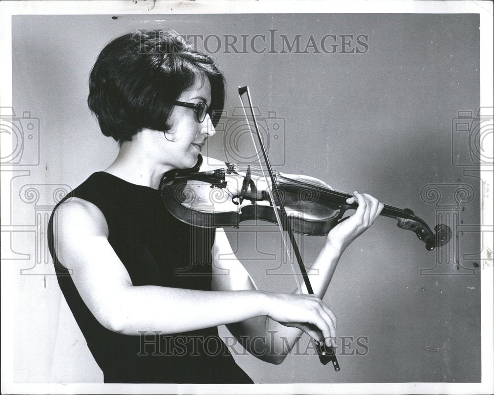 1972 Press Photo Kathryn Steppula Violinist - RRV44991 - Historic Images