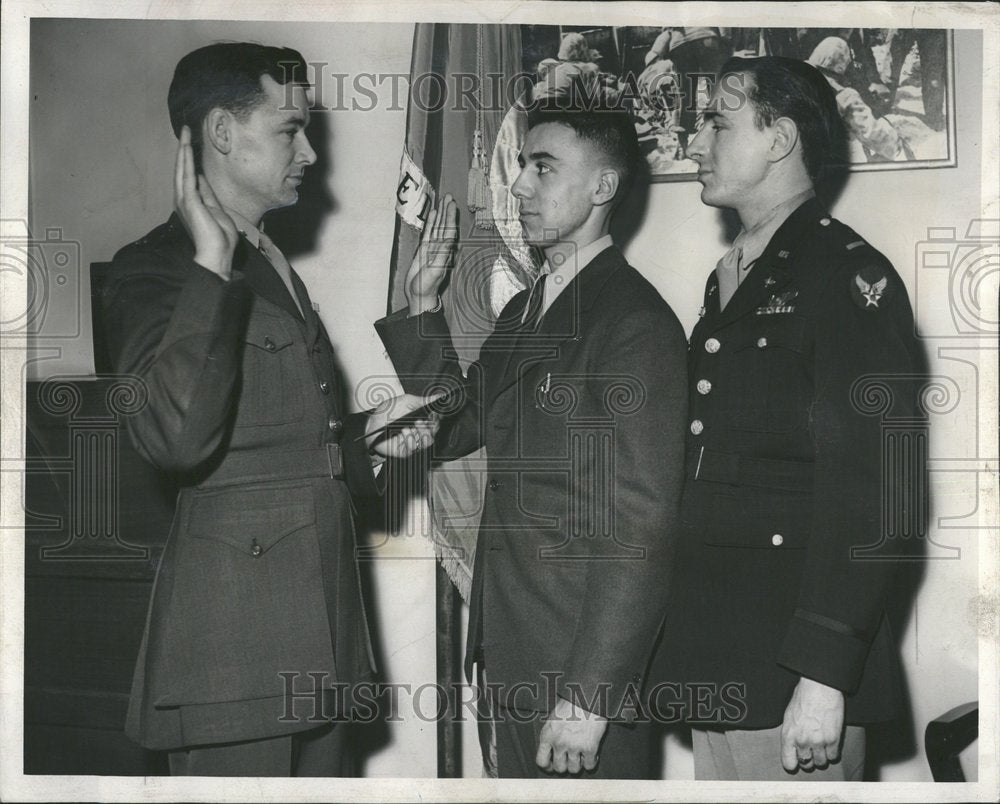 1945 Press Photo Maj. L.W. Carmichael with John Picard - Historic Images