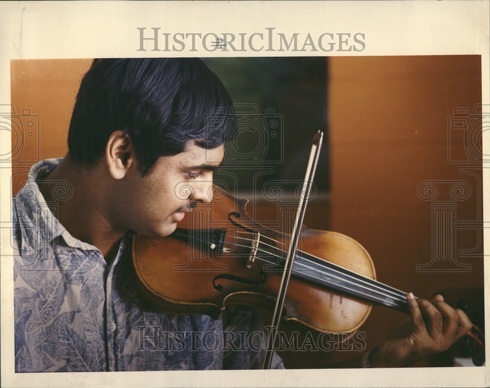 1993 Sunil Philip Violinist Play Instrument - Historic Images