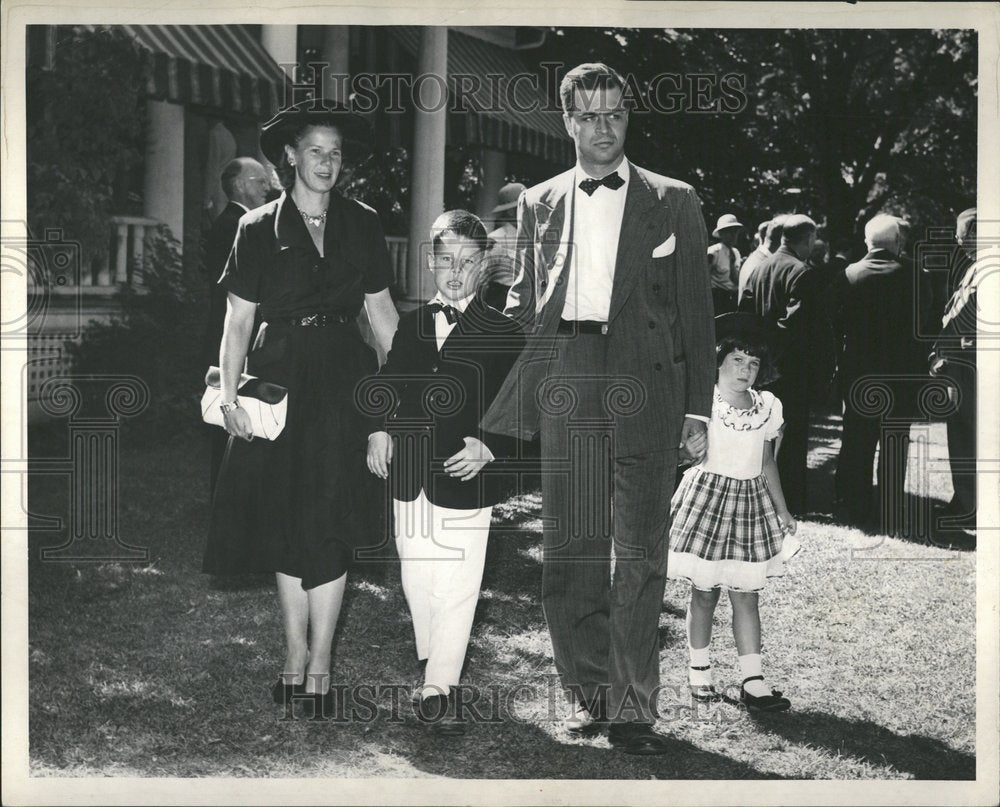 1949 Press Photo MI Gov. G. Mennen Williams &amp; family - Historic Images