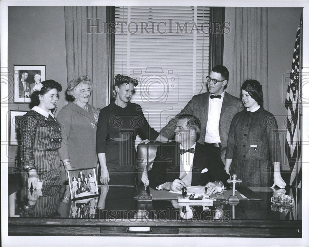 1959 Gov. Williams family Wendy Nancy Gary - Historic Images