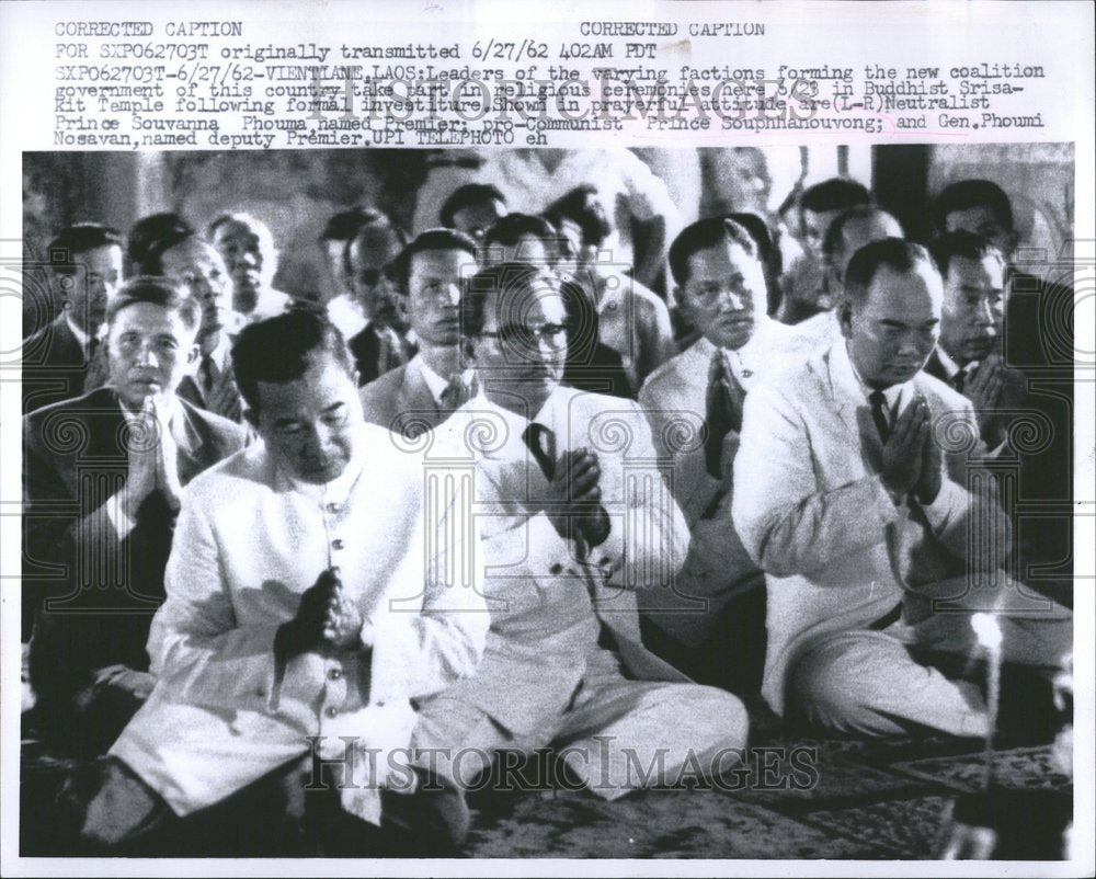 1962, Buddhist Coalition Leaders Worship - RRV45453 - Historic Images