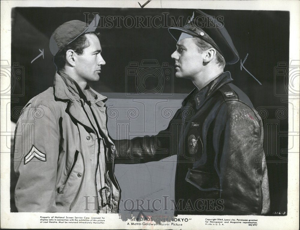 1944 Press Photo Actors Robert Walker &amp; Van Johnson - RRV45529 - Historic Images