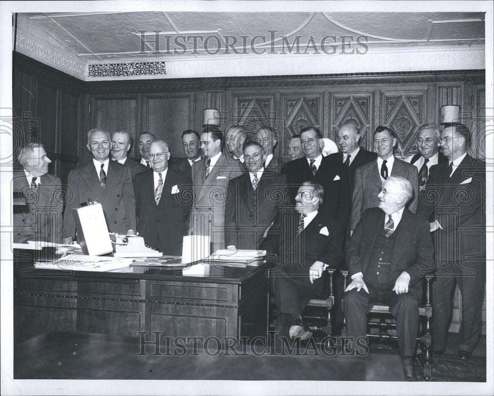 1949 Press Photo Members committee Herbert Ponting meet - Historic Images