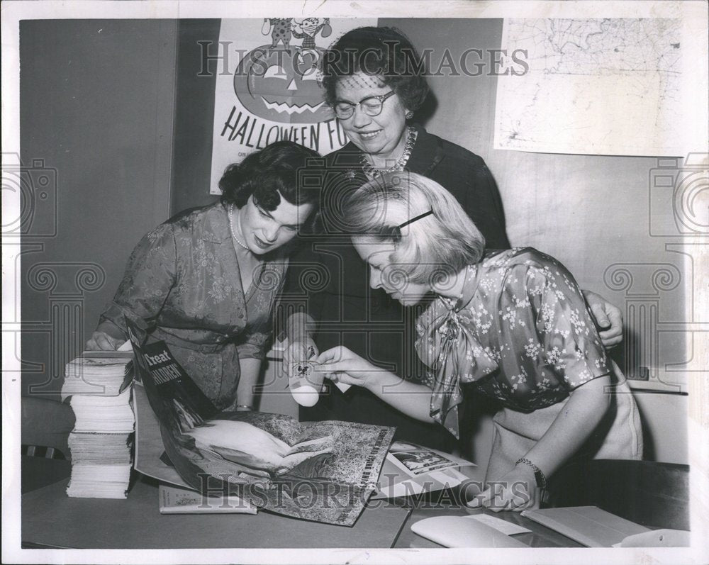 1962 Press Photo UN Childrens Emergency Fund Volunteers - RRV45783 - Historic Images