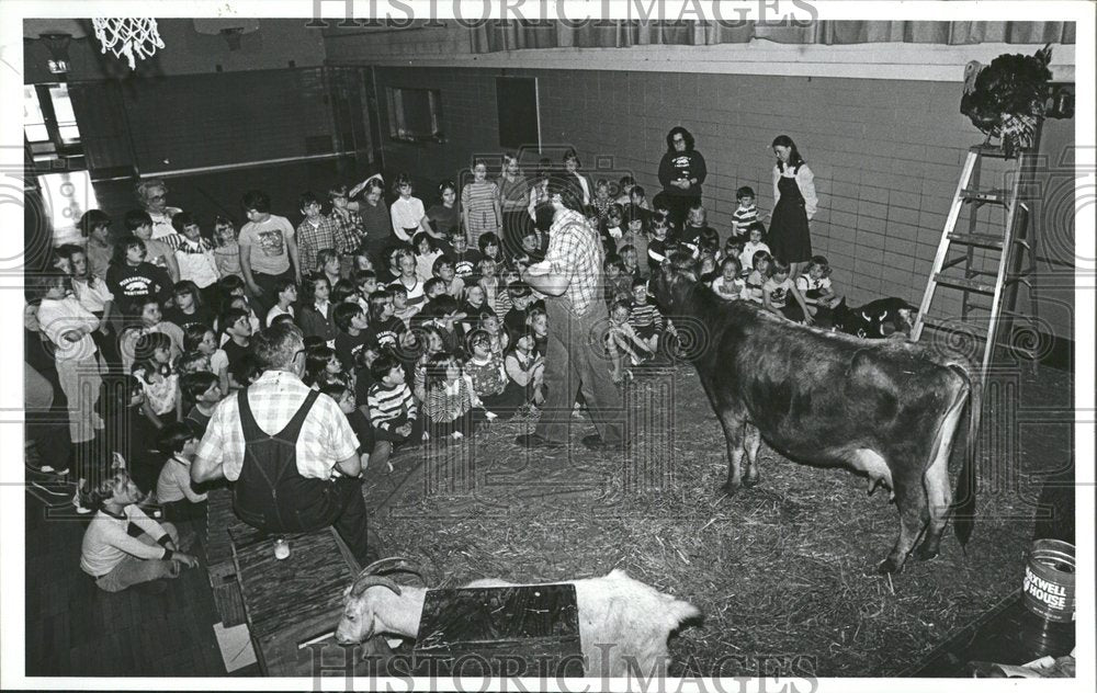 1981, Upland Farms School Class Students - RRV45889 - Historic Images