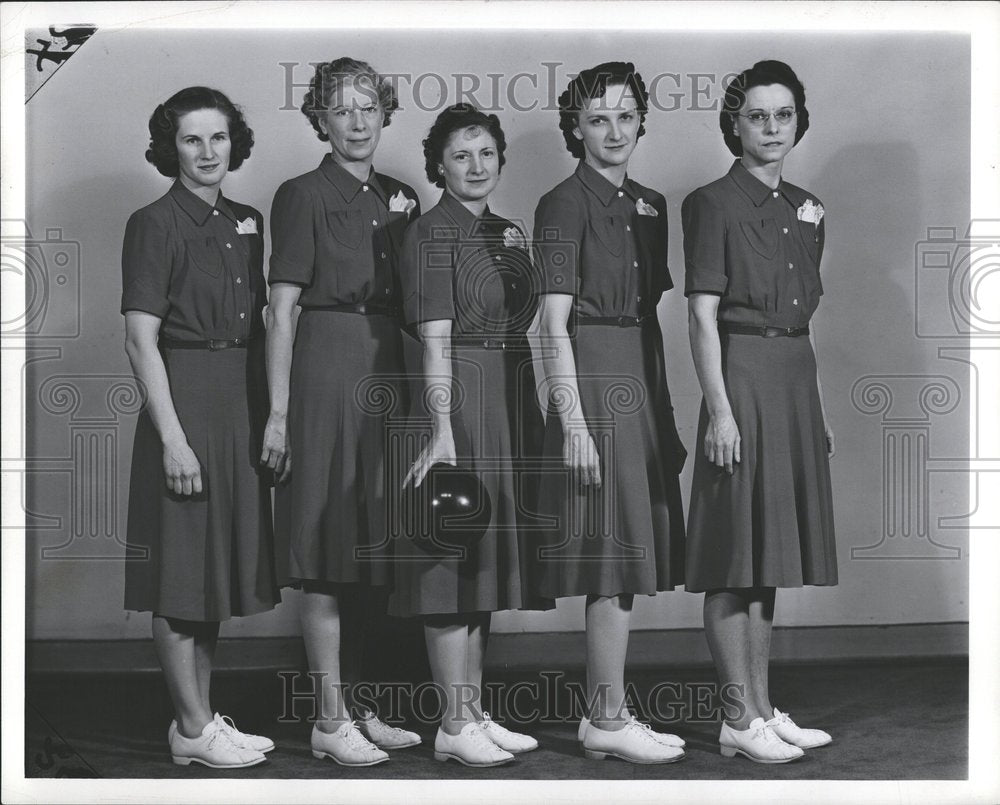 1941, Women&#39;s bowling teams - RRV46041 - Historic Images