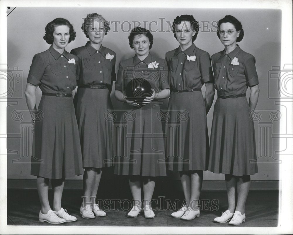 1941 Press Photo Rainbow Recreation Womens Bowling Team - Historic Images