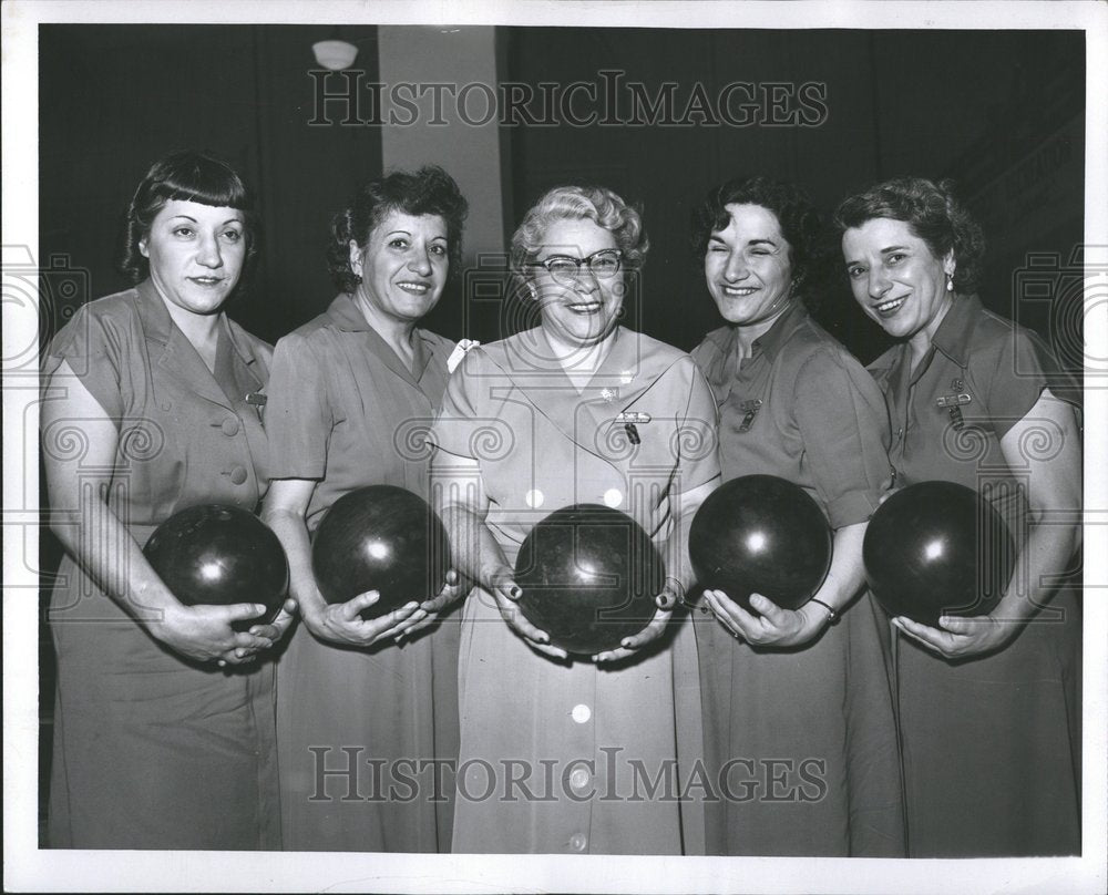 1953 Press Photo Tropia Sisters Bowling Team - RRV46049 - Historic Images