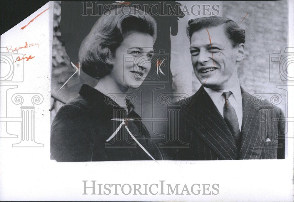 1963 Press Photo Princess Alexandra royal family poses - RRV46233 - Historic Images