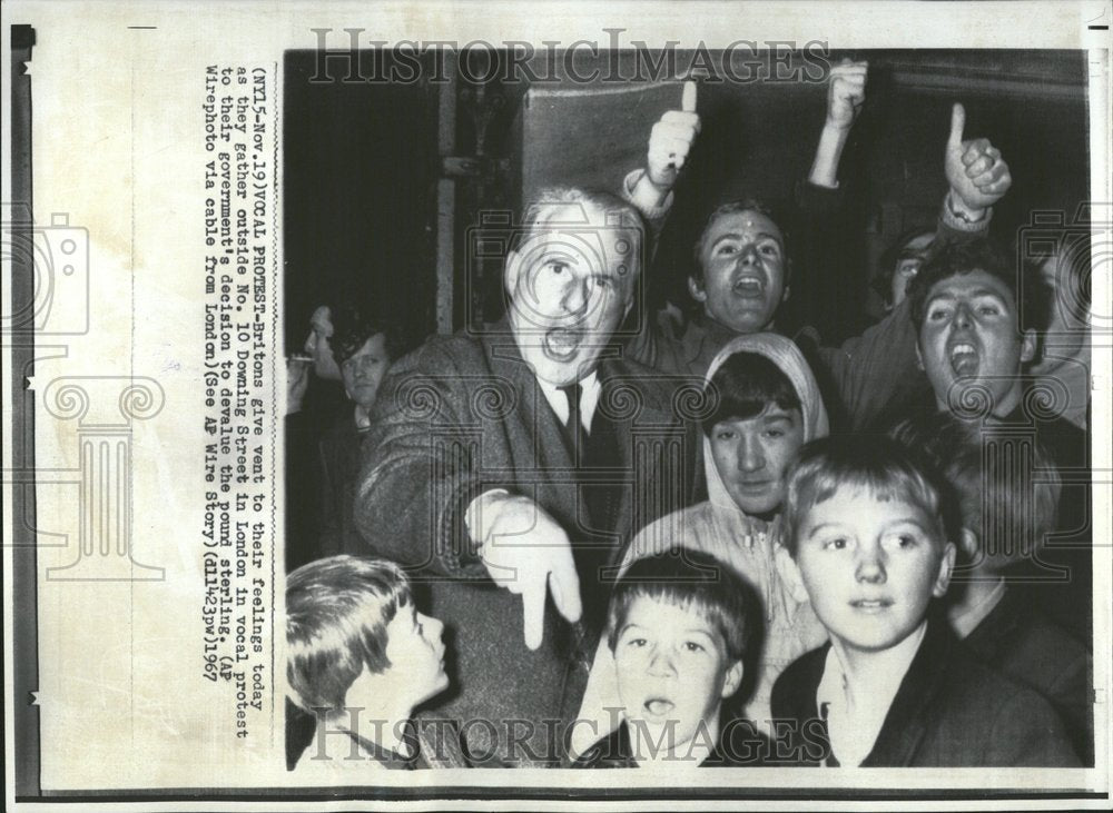 1967 Briston London Protest Downing Street - Historic Images