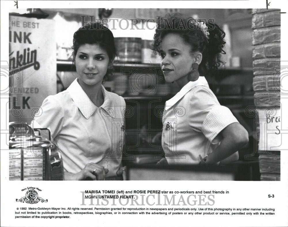 1993 Marisa Tomei Rosie Perez Untamed Heart - Historic Images