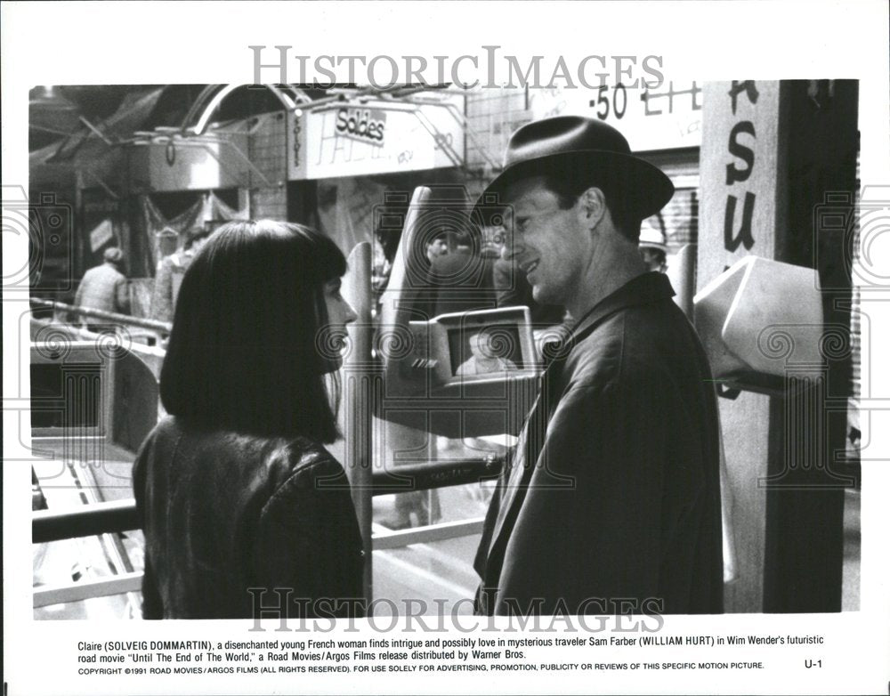 1992 Solveig Dommartin William Hurt actor - Historic Images