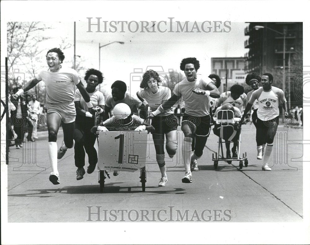 1982 Press Photo Detroit Hospital Hutzel Contests - Historic Images