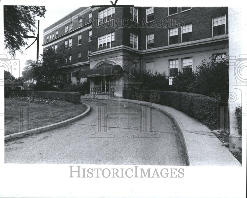 1977, Jennings Hospital Detroit exterior - RRV46597 - Historic Images