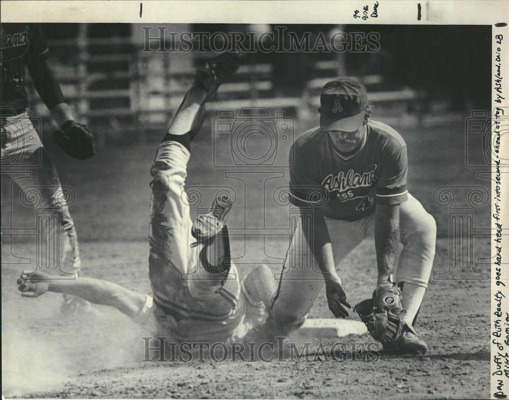 Press Photo Dan Duffy Mike Gomia Ashland Ruth tag hard - RRV46691 - Historic Images