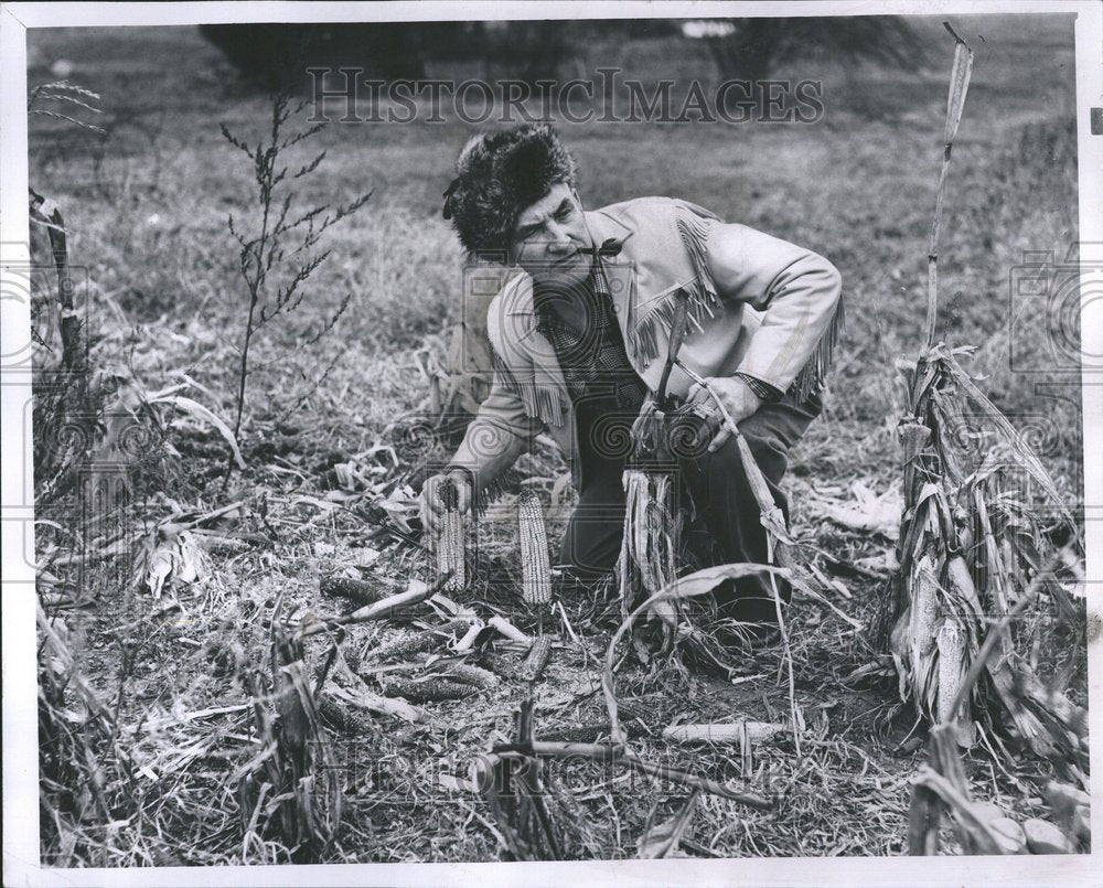 1961 Press Photo Art Burns Pheasants friend Sticks - RRV46857 - Historic Images