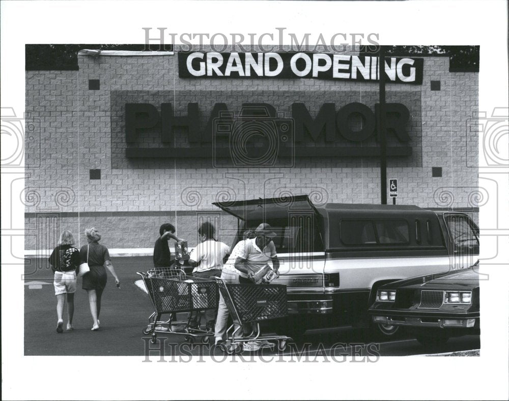 1992 Phaar Mor store Taylor Parade road - Historic Images