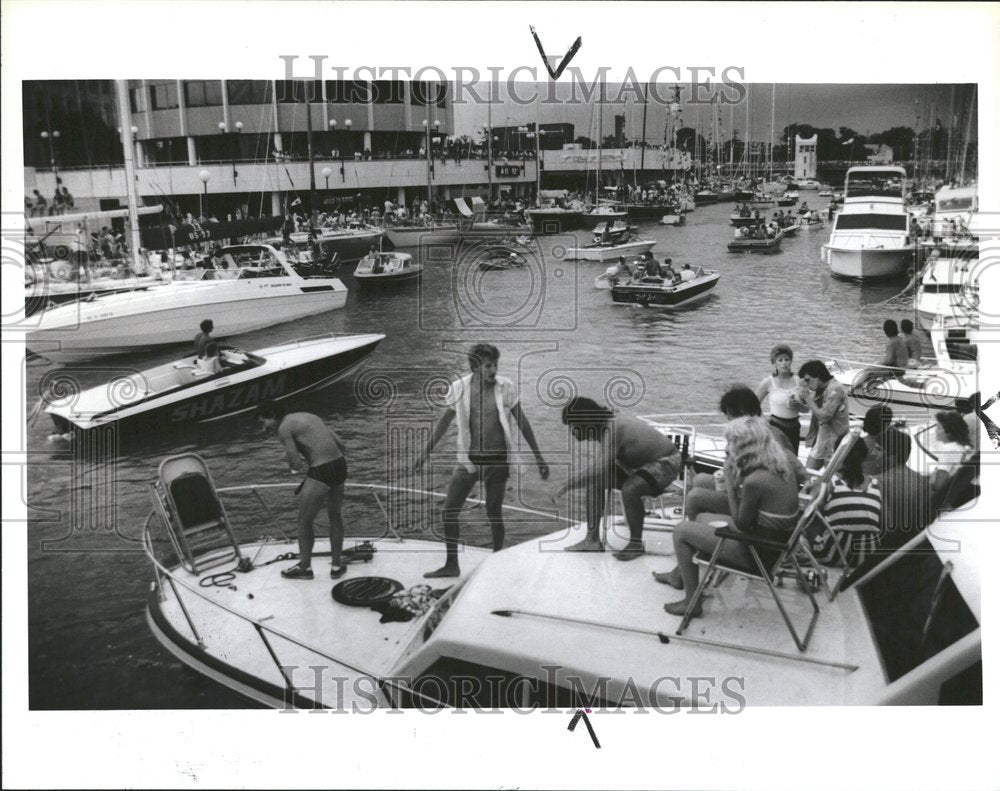 1986 Press Photo Black River Gowd Port Huron Mackinac - Historic Images