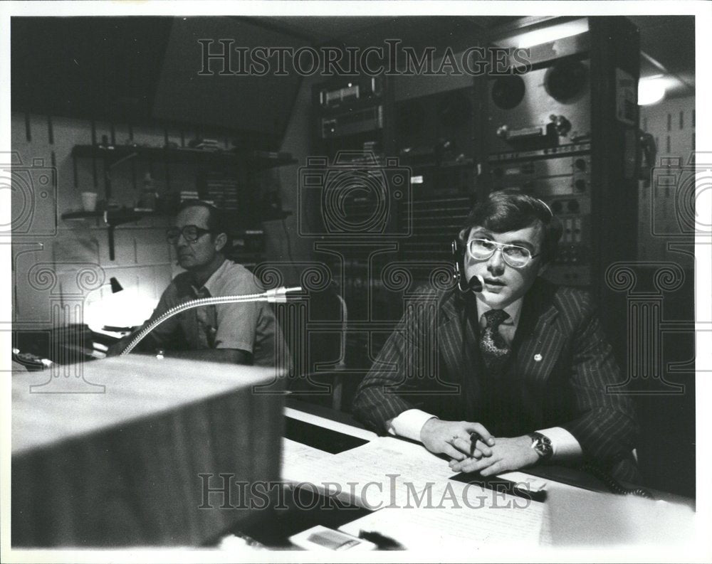 1980 Press Photo Stu Pollack television director talks - Historic Images