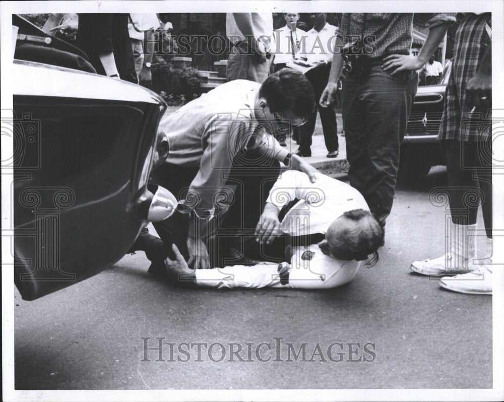 1965 Press Photo George Rose Robert Robertson Detroit - RRV47747 - Historic Images