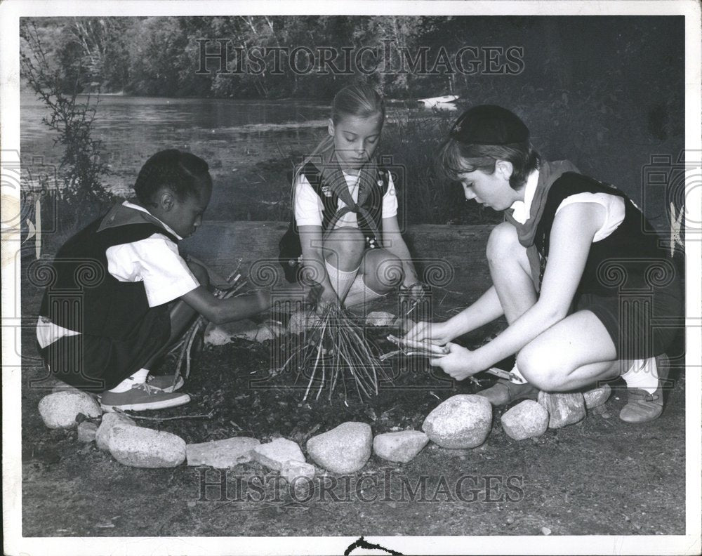 1970 Press Photo Campers build fire cookout girl camp - RRV47765 - Historic Images