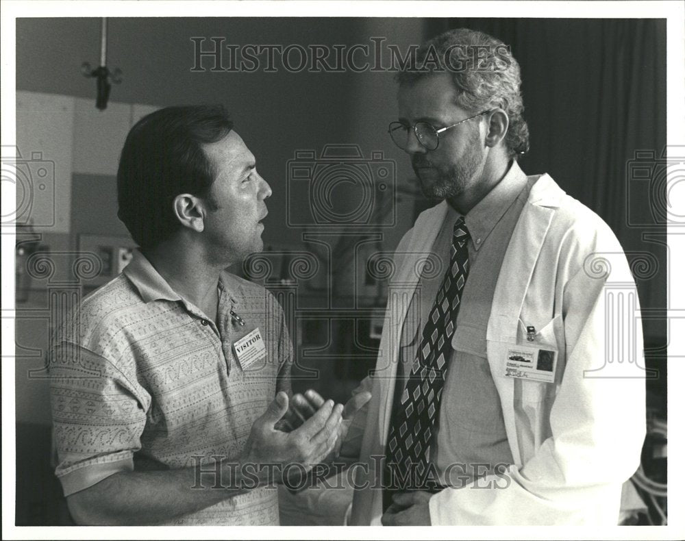 1993 Press Photo Ruben Blades meeting talks David Morse - Historic Images