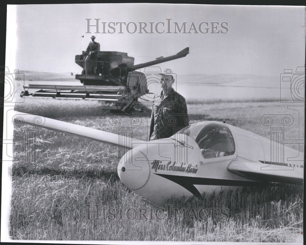 1961 Press Photo Bob Fisher stands Guilder Nebraska - RRV48477 - Historic Images