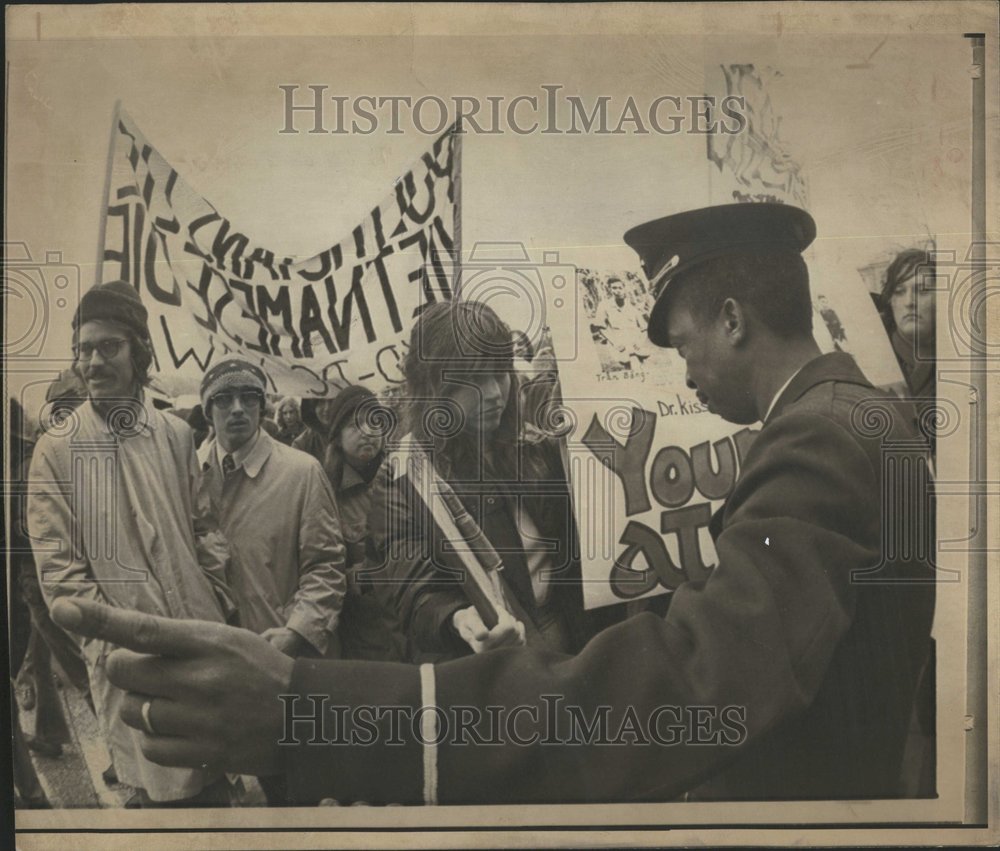 1974 Press Photo Jane Fonda Actress Writer Activist - RRV48773 - Historic Images