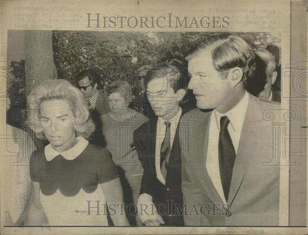 1970 R.F. Kennedy Jr. Court Drug Raid - Historic Images