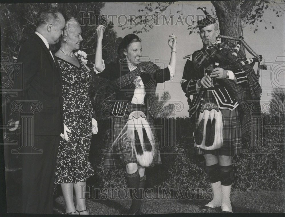 1953 Thomas W Finnie Bagpiper Miss Olson-Historic Images