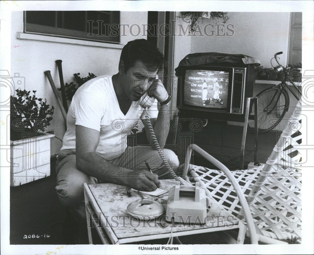 1976 Press Photo Scene &quot;Two-Minute Warning - RRV49595 - Historic Images