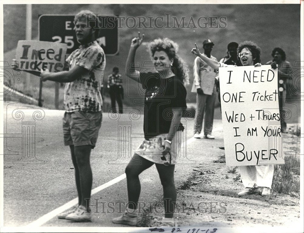 1987 Press Photo LeAnna California San Old Dead Fan - Historic Images