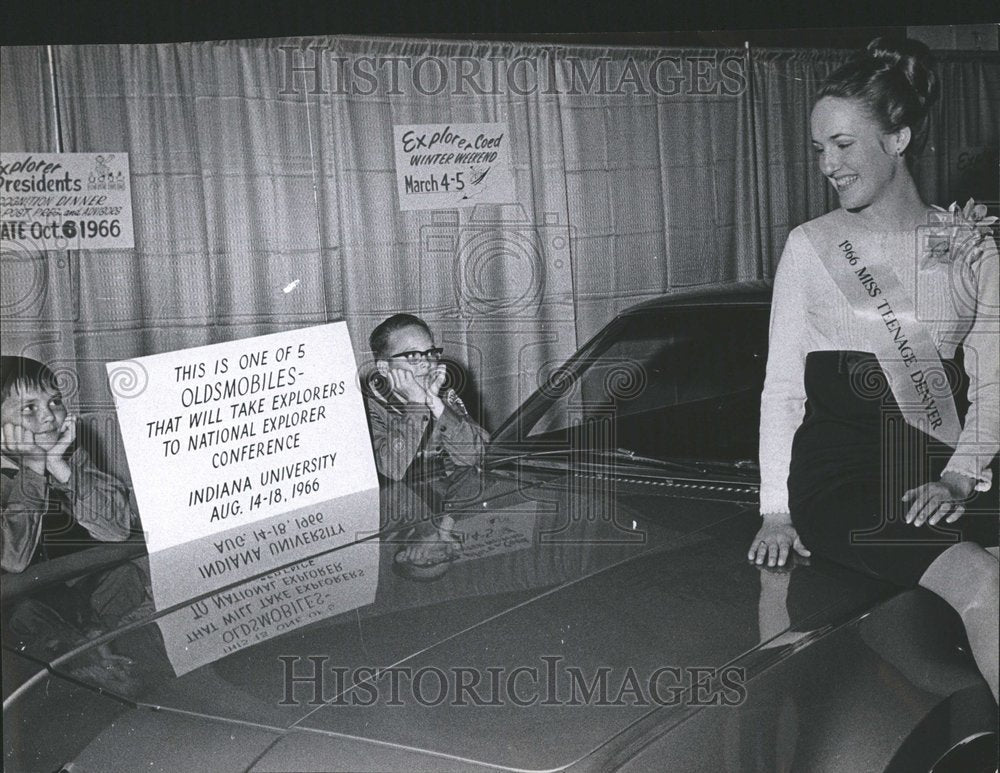 1966 Press Photo Miss Teenage Denver Two Boy Scouts - RRV49971 - Historic Images