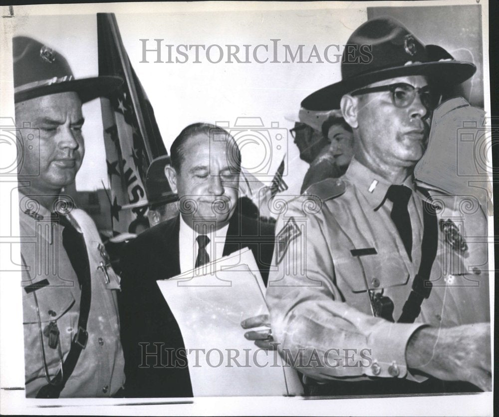 1959 Orval Faubus Surrounded By Troopers - Historic Images