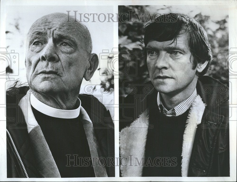 1974 Press Photo Tom Courtenay Heard Owl Call Name film - RRV50555 - Historic Images