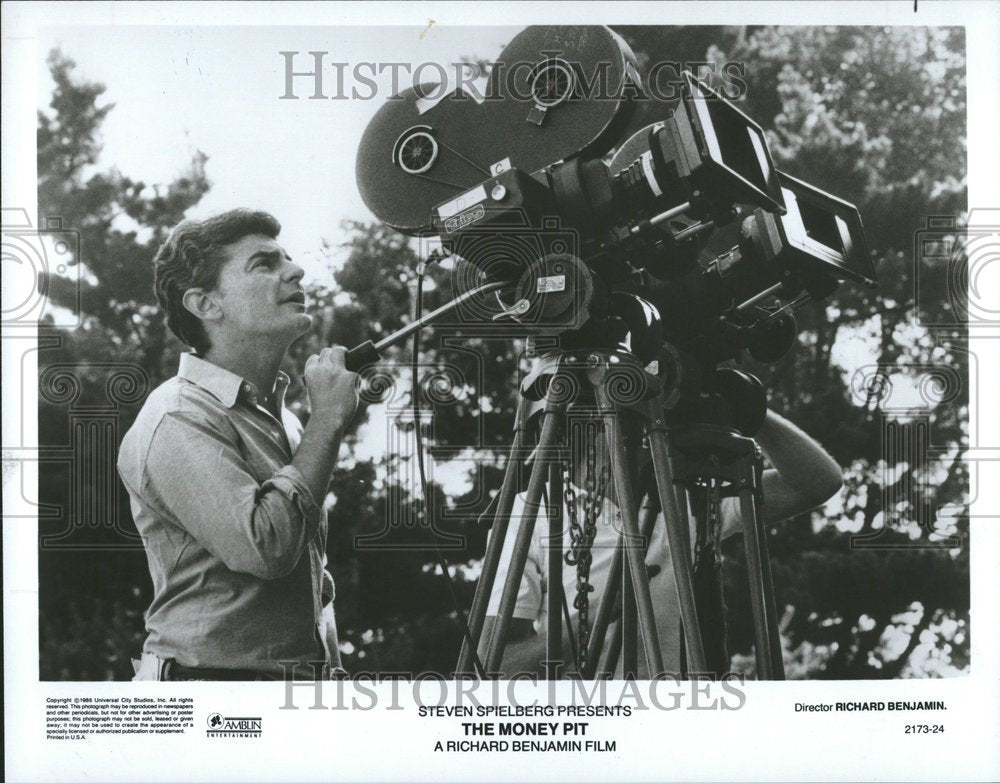 1986, Richard Benjamin Director Money Pit - RRV50653 - Historic Images