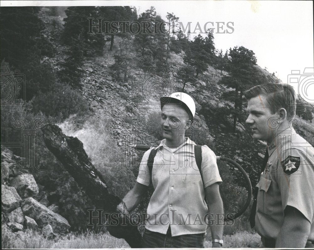 1966 Press Photo Dick Leslie Volunteer Fire Dept Chief - Historic Images