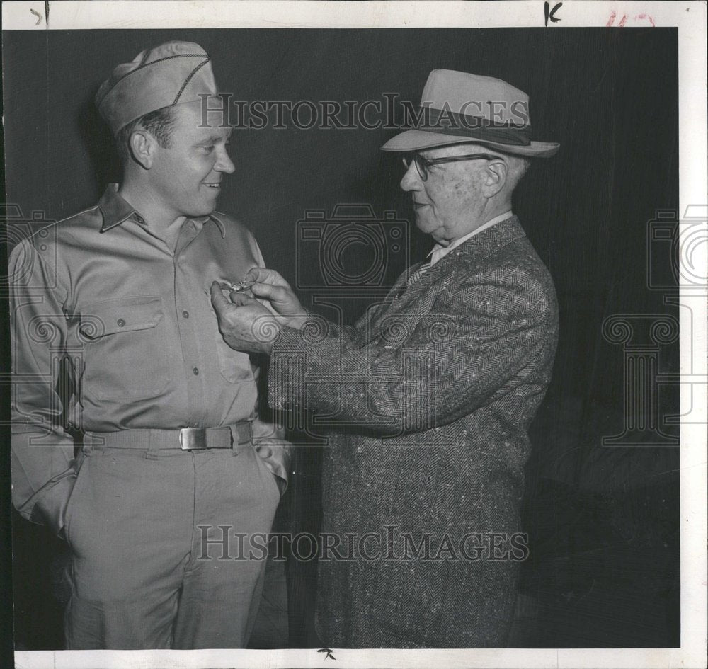 1951 Press Photo Dick Erdman Actor Allan Dwan Director - RRV50837- Historic Images