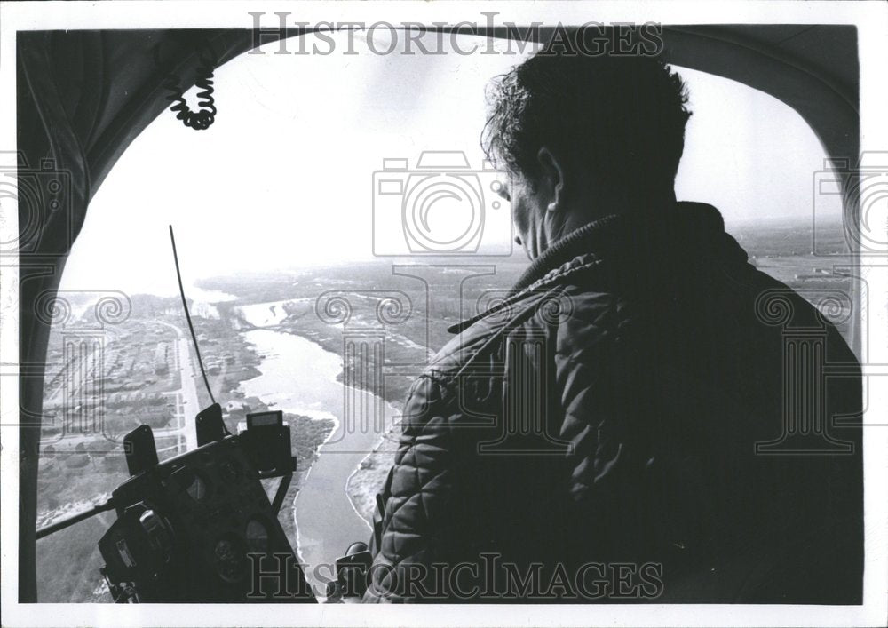 1970 Press Photo Helicopter Pilot Flying Over River - Historic Images