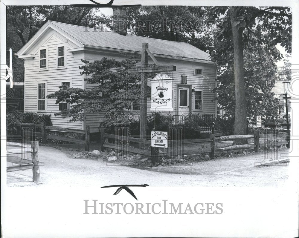 1975 Press Photo Franklin Village exterior View Tea - RRV51593 - Historic Images