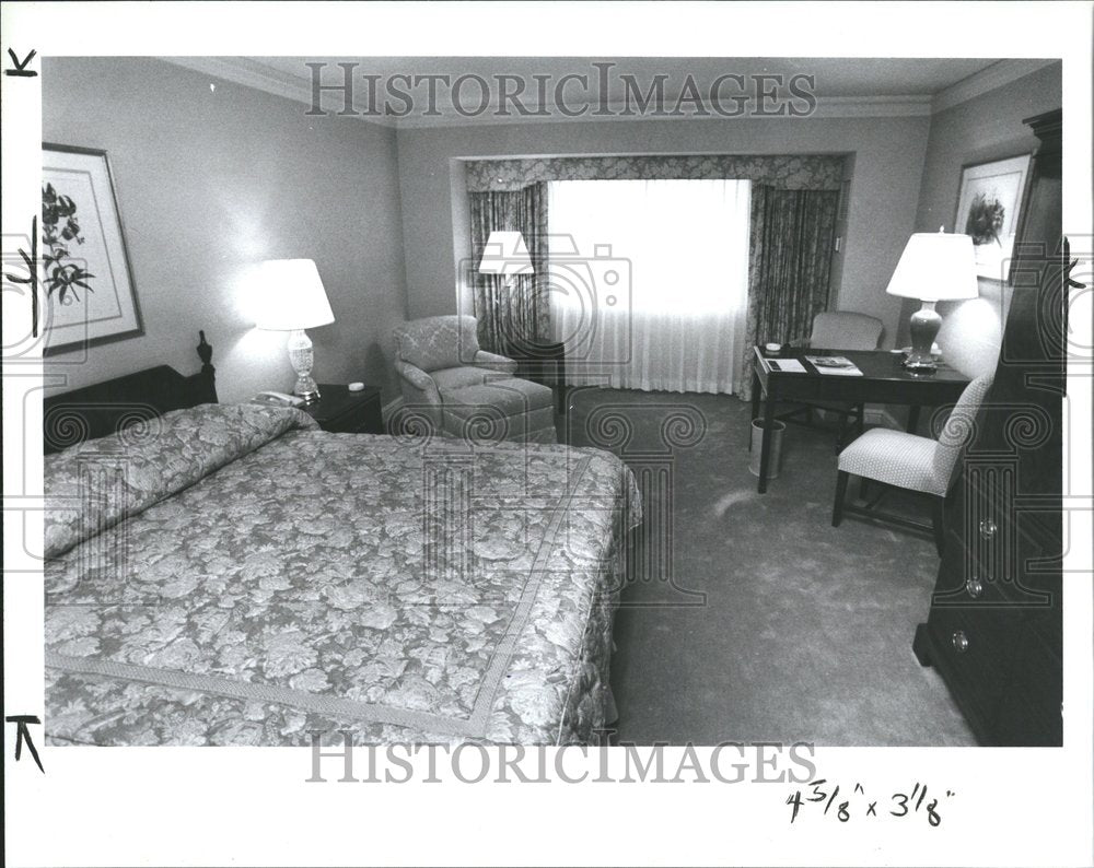 1988 Press Photo Ritz Carlton Hotels Dearborn - RRV51637 - Historic Images