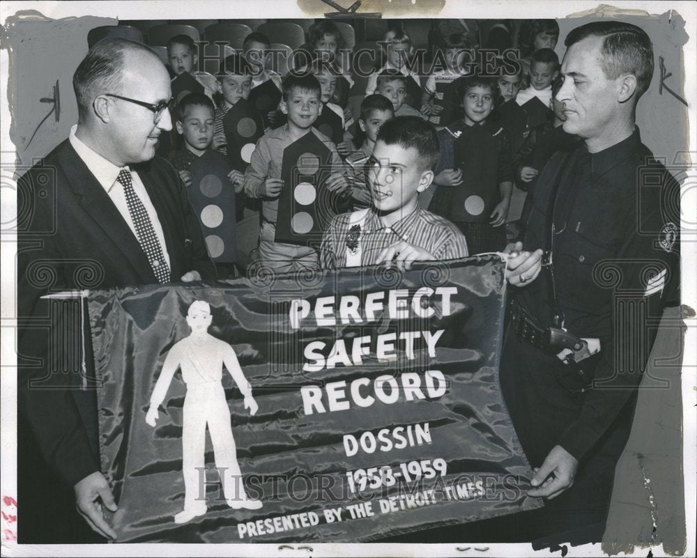 1955 Press Photo Detroit Police Sgt. Rhodes Safety - RRV51809 - Historic Images