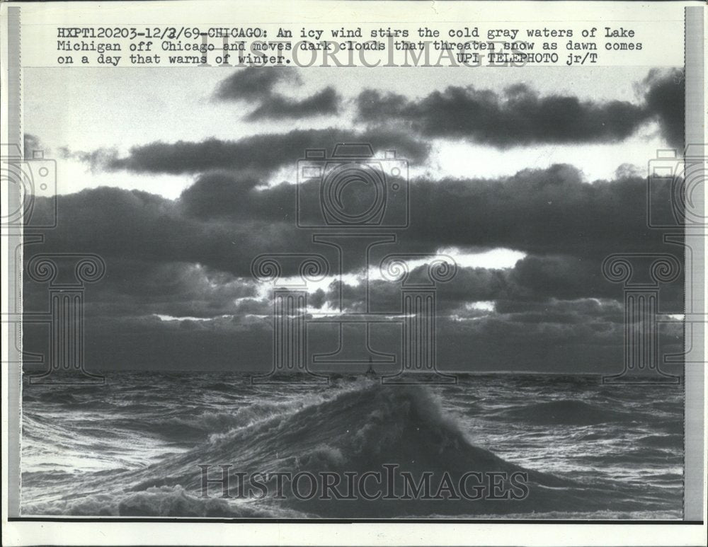 1969 Press Photo Lake Michigan Chicago Cold Winds - Historic Images