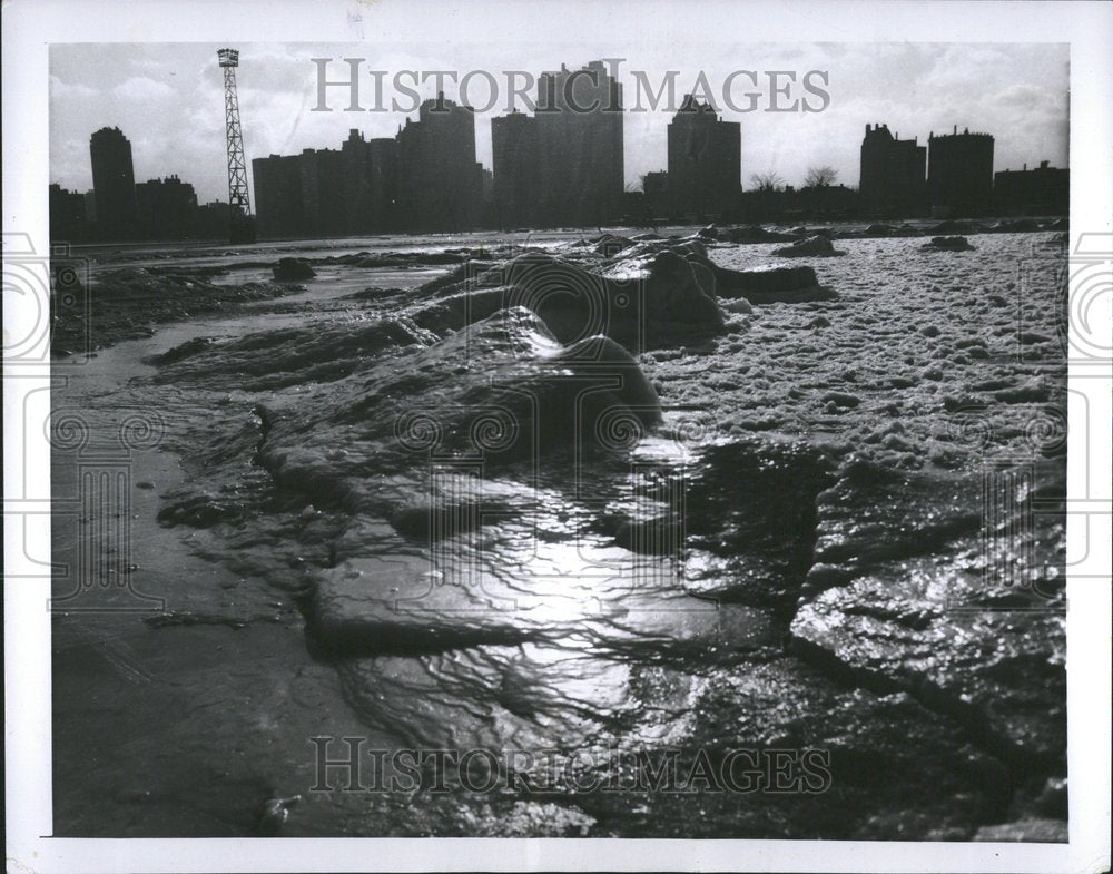 1955 Lake Michigan deep freeze North avenue-Historic Images