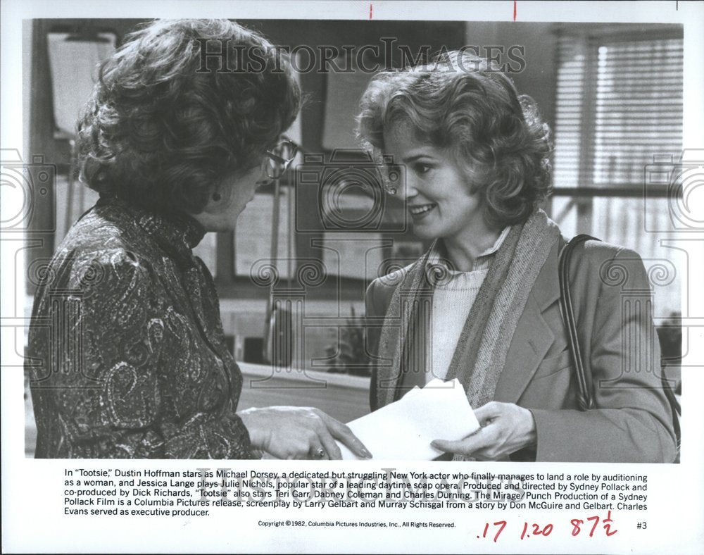 1983, Tootsie Dustin Hoffman New York Dorsey - RRV52289 - Historic Images