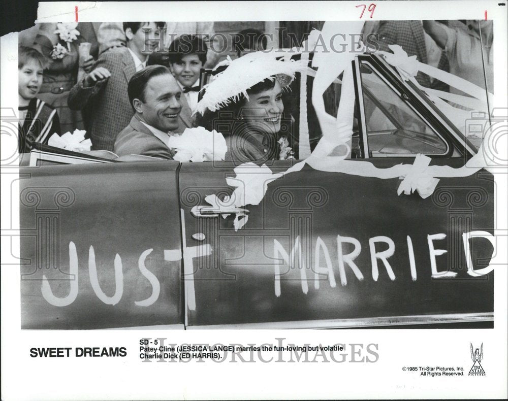 1985 Press Photo Sweet Dreams Pasty Cline Jessica Lange - RRV52301 - Historic Images